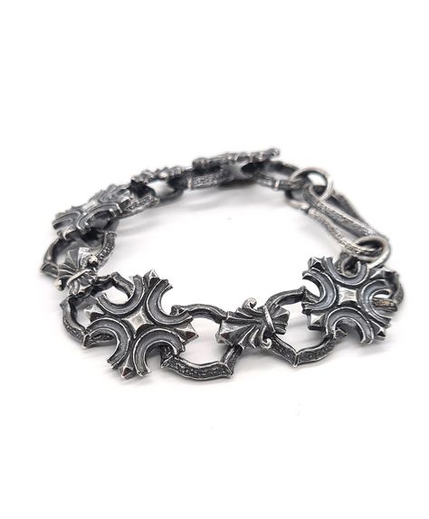 Jewellery Chain, Gothic Architecture Jewelry, Jewelry Brand, Gothic Bracelet, Machine Quilting Patterns, Gothic Architecture, Chains Jewelry, Pretty Jewellery, Chain Link