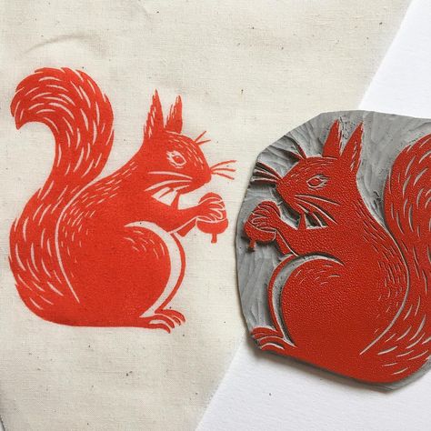 Acorn Linocut, Linocut Squirrel, Bird With Knife, Printmaking Animals, Linocut Prints Ideas Simple, Squirrel Illustrations, Linoprint Ideas, Tree Linocut, Squirrel Illustration