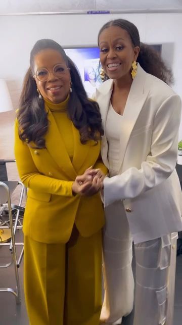 Michelle Obama on Instagram: "Los Angeles! Are you ready for our final #TheLightWeCarry show? Can’t wait to sit down tonight with the one and only @Oprah. ✨" Instagram Los Angeles, Yellow Suit, Church Clothes, First Daughter, Church Outfits, Michelle Obama, Barack Obama, The One And Only, First Lady