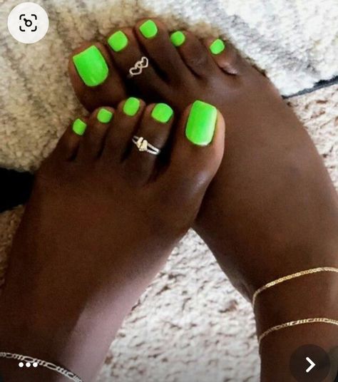 Green Pedicure Designs, Green Toes Black Women, Mint Green Toe Nails, Toenail Polish Summer, Rainbow Toe Nails, Green Toe Nails, Blue Toe Nails, Summer Pedicure, Blue Toes