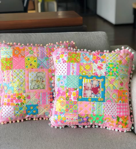 Make Cushion Covers, Pixie Party, Diy Pillow Covers, Patchwork Cushion, Cute Quilts, Pretty Pillow, Patchwork Pillow, Antique Fabrics, Fabric Accessories