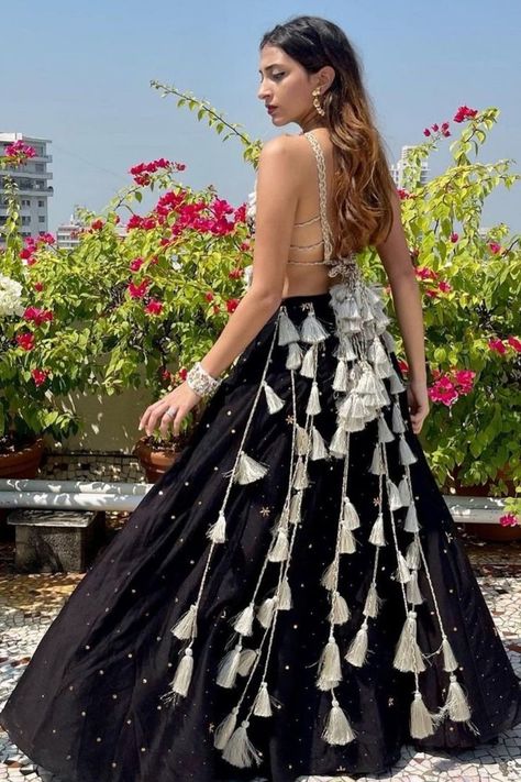 Sabyasachi Bridesmaid, Bridesmaid Lehengas, Payal Singhal, Simple Lehenga, Anarkali Dress Pattern, Lengha Choli, Modern Bridal, Anarkali Dress, Designer Dresses Indian