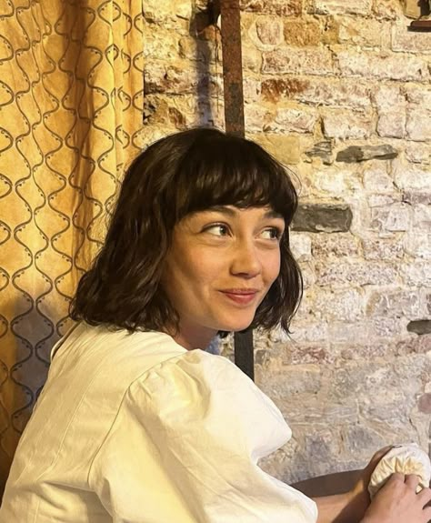 Sydney Chandler Hair, Bob Micro Bangs, Pansy Aesthetic, Sydney Chandler, Mandy Moore Hair, Dark Haired Girl, Micro Bangs, Short Haircut Ideas, Red Sparrow