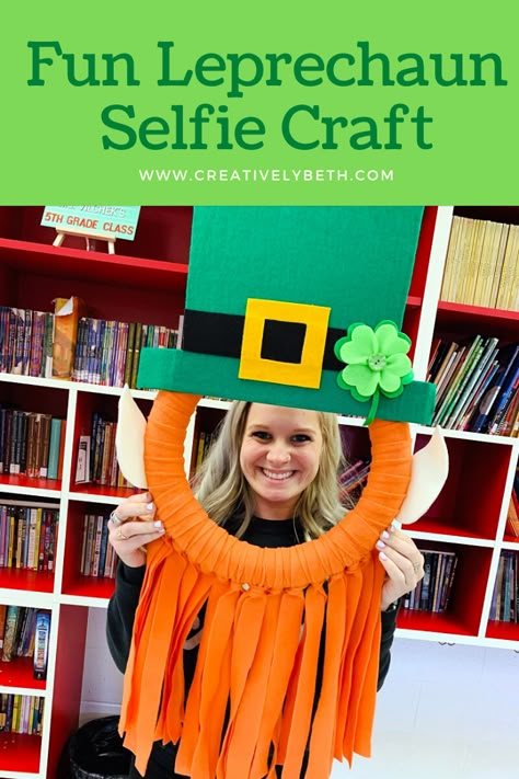 Create a Playful Leprechaun Wreath for a Magical Photo Booth, a St. Patrick's Day DIY by Creatively Beth #leprechaun #craft #photobooth #stpatricksday San Patrick Day, Sant Patrick, Card For Love, Irish Dinner, St Patricks Decorations, Fete Saint Patrick, St Patric, St Patricks Crafts, St Patricks Day Crafts For Kids