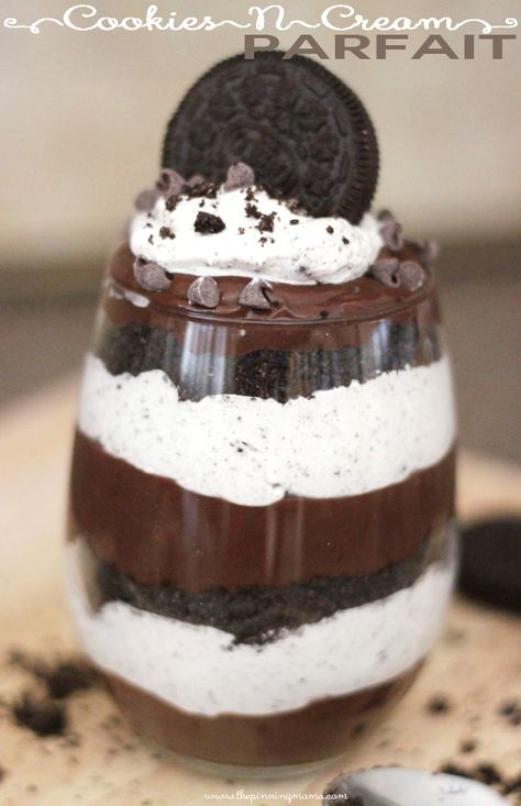 Cookies And Cream Parfait Recipe, The Pinning Mama, Chocolate Pudding Desserts, Chocolate Parfait, Oreo Desserts, Dessert Cups Recipes, Mason Jar Desserts, Pudding Parfait, Cookies N Cream