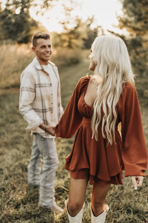 Couple Picture Ideas Dressed Up, Photoshop Ideas For Couples, Couple Photo Ideas Fall, Couples Anniversary Photoshoot Outfits, Engagement Photos Ideas Short Guy, Fall Engagement Pictures Western, Couples Photoshoot Poses Taller Woman, Maroon Couple Outfits, Proposal Outfits For Her Fall