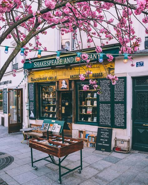 Shakespeare And Co, Shakespeare And Company Paris, John Keats Poems, Romanticism Artists, Co Company, Shakespeare And Company, Paris Wallpaper, Book Shop, Going Places