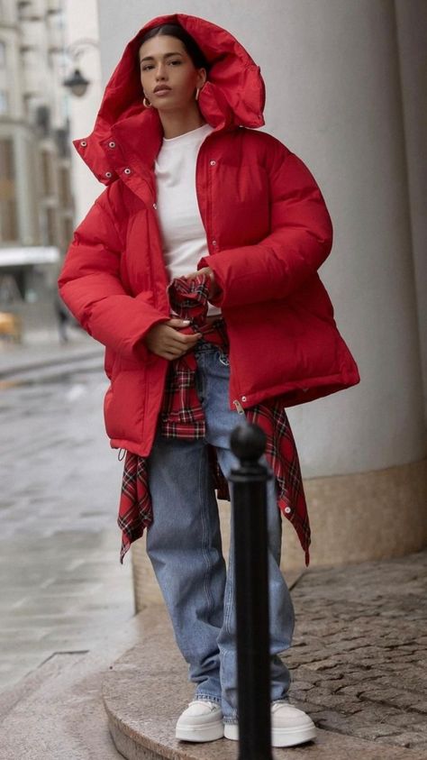 Red Long Puffer Jacket Outfit, Red Quilted Jacket Outfit, Red Puffer Outfit, Red Jacket Outfit Winter, Red Puffer Jacket Outfit, Long Puffer Jacket Outfit, Quilted Jacket Outfit, Puffer Coat Outfit, Red Puffer Coat