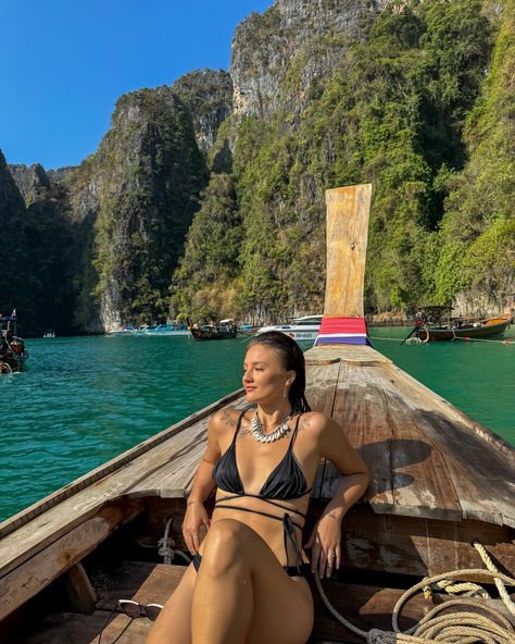 📍 Phi Phi Islands, Thailand 🇹🇭 . . . #boattour #longtail #thailand #phiphiisland #pileehlagoon #thailandtravel #thailandadventures #travelgirlsgo Phi Phi Island Aesthetic, Hong Islands Thailand, Krabi Aesthetic, Island Photo Ideas, Phuket Thailand Aesthetic, Thai Aesthetic, Thailand Islands, Travelling Asia, Asia Aesthetic