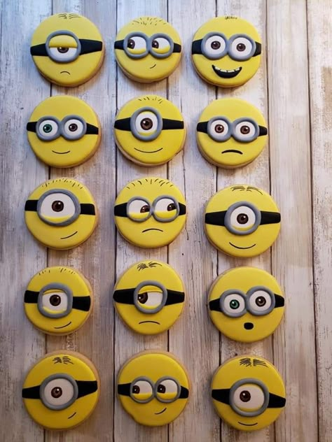 Minions Cupcakes, Minion Birthday Cookies, Minions Cookies, Minion Decorated Cookies, Minion Treats Ideas, Minion Sugar Cookies, Minion Cookies Decorated, Minion Cakesicles, Minion Cookies Royal Icing