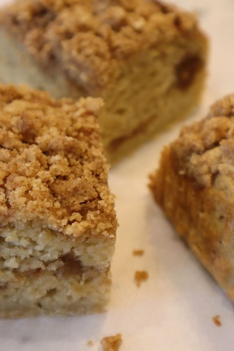 Applesauce Coffee Cake Recipe Applesauce Coffee Cake, Best Coffee Cake, Cinnamon Crumb Cake, Homemade Coffee Cake, Banana Coffee Cakes, Banana Coffee, Coffee Cake Recipe, Vanilla Bean Ice Cream, Coffee Cake Recipes