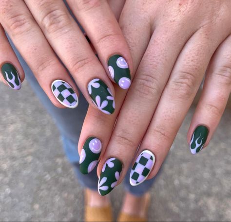 Spring Edgy Nails, Dark Funky Nails, Dark Green And Purple Nails, Nerd Nail Art, Dark Green And Pink Nails, Purple And Green Nails Design, Green Purple Nails, Purple Green Nails, Green And Purple Nails