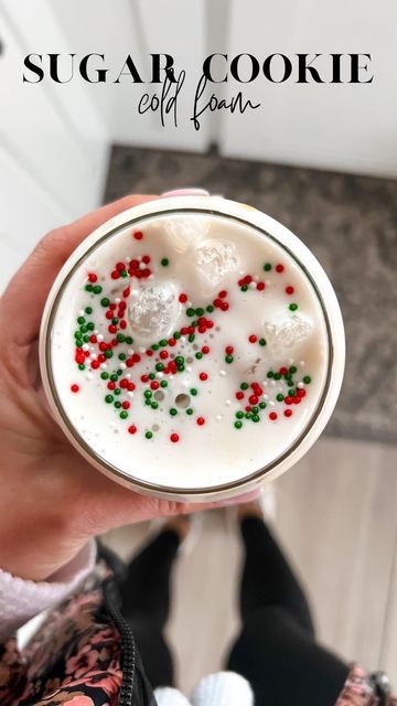 Aubrey Schoenekase on Instagram: "sugar cookie cold foam 🎄 save yourself $5 & a wholeee lot of calories with this one! just 3 ingredients 🙌🏼 ⠀⠀⠀⠀⠀⠀⠀⠀⠀⠀⠀⠀ • 2 Tbsp half & half • 1 Tbsp @silk DF oat creamer ‘the vanilla one’ • the tiniest bit of almond extract (this gives it the sugar cookie flavor!) • use a handheld / electric frother to froth & double the recipe if you want lots of cold foam!⠀⠀⠀⠀⠀⠀⠀⠀⠀⠀⠀⠀ #kalekouture #sugarcookie #coldfoam #starbucks #starbucksdrinks #holiday #holidaydrink #s Cold Foam Flavors, Gingerbread Cold Foam, Sugar Cookie Cold Foam Starbucks, Sugar Cookie Cold Foam, Starbucks Cold Foam Recipe, Nespresso Drinks, Christmas Dessert Drinks, Cold Foam Recipe, Pirate Drinks