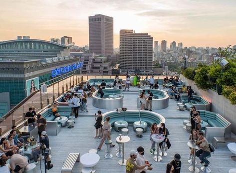 Drunk Play - Rooftop bar in Taipei | The Rooftop Guide Hotel Rooftop Lounge, Roof Cafe, Rooftop Bar Design, Roof Top Bar, Hotel Rooftop Bar, Rooftop Restaurant Design, Hotel Rooftop, Relaxing Pool, Rooftop Terrace Design