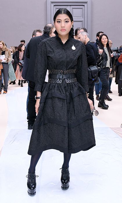 Could this be the Thai royal's fiercest outfit yet? The princess looked cool and confident in head to toe black for the Fall/Winter 2017/2018 Chloé presentation at Paris Fashion Week. Especially eye-catching are those patent leather platform brogues and extra-wide belt cinched at her waist. Princess Sirivannavari, Platform Brogues, White Culottes, Corset Belts, Thai Silk Dresses, Queen Sirikit, Queen Rania, British Royal Families, Thai Silk