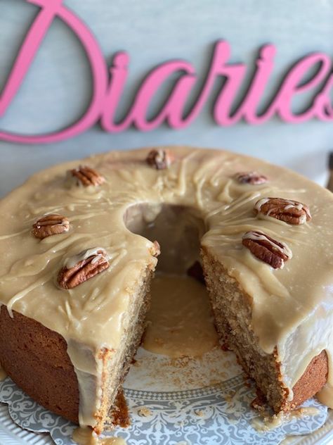 Apple Walnut Pound Cake, Buttery Apple Pound Cake, Apple Butter Pound Cake, Apple Pound Cake, Famous Cakes, Apple Betty, Cake With Caramel Icing, Bundt Cake Mix, Fall Birthday Cakes