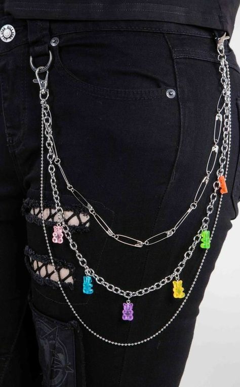 Diy Goth Clothes, Chain Outfit, Jeans With Chains, Accesorios Aesthetic, Kawaii Bracelet, Kalung Manik-manik, Punk Style Outfits, Diy Hair Accessories Ribbon, Pant Chains