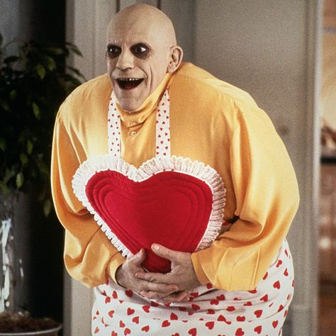 Uncle Fester with heart apron on - The Addams Family movie movies Fester Addams, Weird Valentines, Uncle Fester, Addams Family Values, Adams Family, The Addams Family, Homemade Costumes, Easy Halloween Costumes, Cartoon Memes