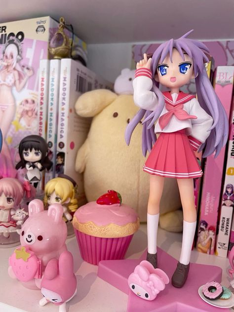 Cutecore Anime Figures, Cutecore Shelf, Cutecore Figures, Shelf Cute, Room Reference, Cutecore Room, Manga Shelf, Cute Kawaii Anime, Soft Kidcore Aesthetic