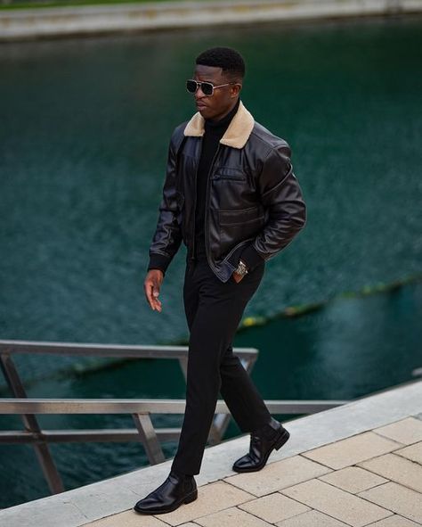 MENS STYLE DESTINATION on Instagram: "| Stay Alert, The Marshal Is Back To Business. | __________________________________________ #menswear #outfitinspo #dapper #blackmenstyle #capetownblogger Jacket From @Novamen by @FashionNova #fashionnovapartner" Business Casual Black Men, Full Black Outfit Men, Mens Smart Outfits, Business Menswear, Black Men Casual Style, Full Black Outfit, Black Outfit Men, British Style Men, Back To Business