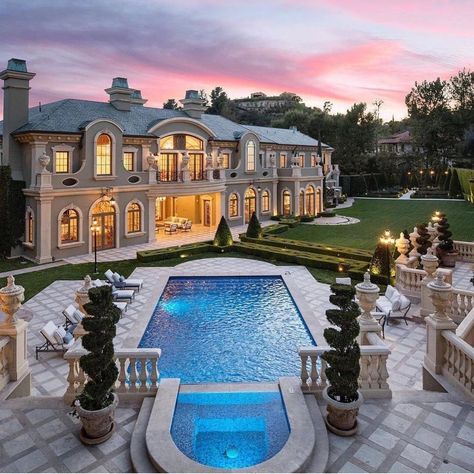 European Mansion, Millionaire Homes, Beverly Park, American Mansions, Luxury Homes Exterior, Beverly Hills Mansion, Model Architecture, Mansion Exterior, Beverly Hills Houses