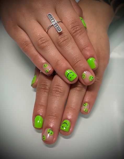 Neon green nails, nail art, short mani Lime Nails Ideas, Neon Green And White Nails, Neon Green Short Acrylic Nails, Neon Green Nail Art, Neon Green Gel Nails, Short Neon Green Nails, Simple Neon Green Nails, Neon Green Gel Nails Short, Neon Green Aesthetic Nails