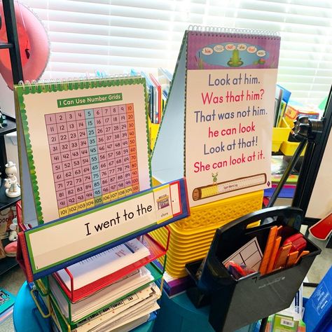 mrspriceskindergators on IG uses flip charts to teach her remote lessons. #distancelearning #teachingtools #remoteteaching Flip Charts Ideas, Number Grid, Flip Charts, Instructional Materials, Teachers Diy, Flip Chart, Learning Materials, Teaching Tools, Learning Resources