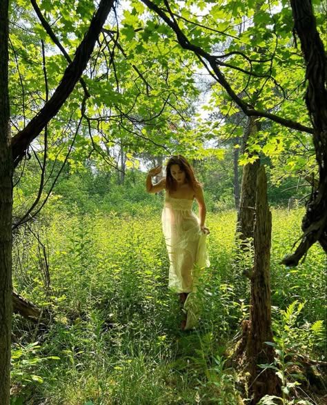 Hippie Aesthetic, All Body Workout, Dreamy Photography, Cool Instagram, Tree Hugger, Forest Fairy, Summer Dream, Divine Feminine, Senior Photos