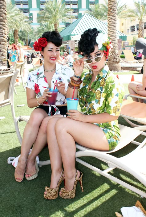 Vintage Vandalizm, Viva Las Vegas 2014 Tiki Style Clothing, Vintage Las Vegas Fashion, Pinup Fashion Modern, 50s Tiki Fashion, 70s Pinup, Pinup Beach Outfit, Vintage Las Vegas Outfits, Tiki Aesthetic Outfit, 1950s Bowling Outfit