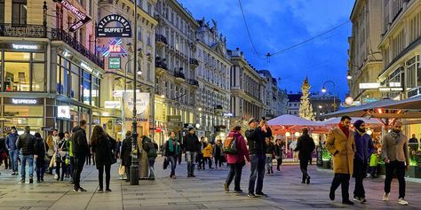 Spanish Riding School, Enjoy Your Trip, Cities To Visit, Visit Austria, Holy Roman Empire, Austria Travel, Imperial Palace, Route Map, Vienna Austria