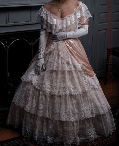 Dresses 1800s Style, 1800s Dresses Aesthetic, 1800s Dresses, Gown Aesthetic, Victorian Ball Gowns, Victorian Era Dresses, Royal Core, Century Dress, Old Fashion Dresses