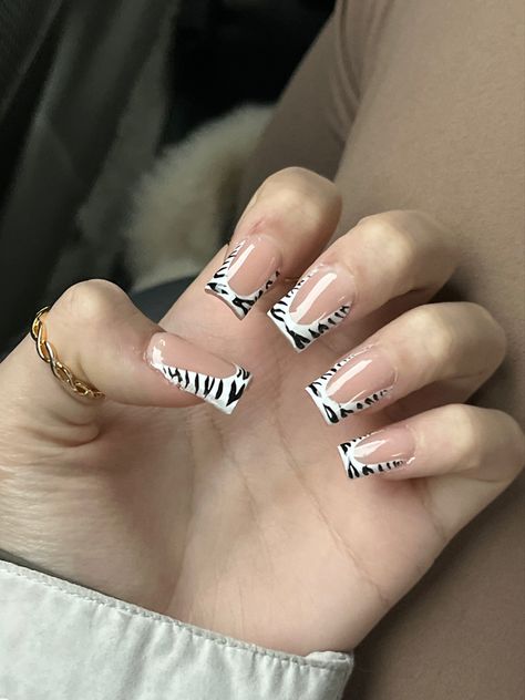 French Tip Nail Inspo With Design, Tip Acrylics, Red Tip Nails, White Nail Ideas, Bow Nail Designs, French Tip Acrylics, Bow Nails, Chic Nail Designs, Bow Nail