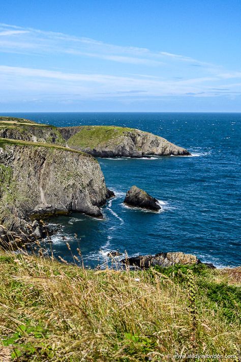 The Welsh coast in Pembrokeshire, Wales is a great place to go on a weekend in Wales. It’s one of the best places to visit in Wales, UK. Welsh Coast, Pembrokeshire Wales, Wales Travel, Visit Wales, Welsh Dragon, Day Trips From London, Brecon Beacons, Wales Uk, Couple Getaway