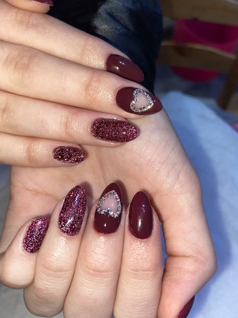 Burgundy Nails Aesthetic, Nailart Maroon, Hoco Nails, Aesthetic Heart, Maroon Nails, Formal Nails, Nails Aesthetic, Burgundy Nails, Senior Prom