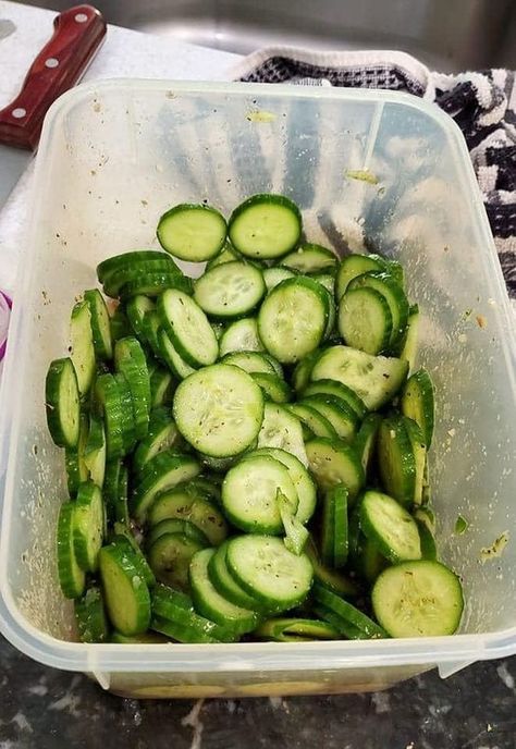 Cucumbers With A Bang Recipe, Healthy Cucumber Salad, Zucchini Cornbread, Easy Cucumber Salad, Cucumber Recipes Salad, Chicken Salad Sandwich, Low Carb Chicken, Cucumber Salad, Afternoon Snacks