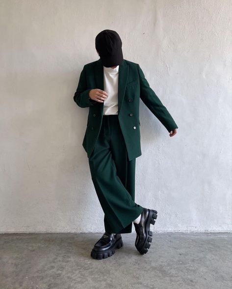 Green Blazer Black Pants Men, Green Formal Outfit Men, Convocation Outfit Graduation Men, Graduation Fits For Men, Men’s Graduation Outfit, Oversized Suits Men, Oversized Blazer Men, Graduation Outfit Ideas Men, Purple Shirt Outfits