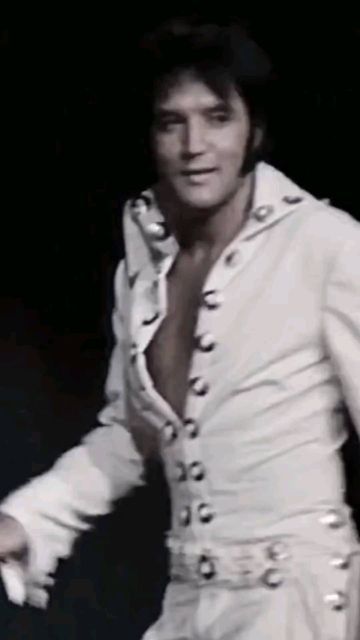 Suspicious Minds, Elvis Presley Videos, Elvis Jumpsuits, Elvis Presley Pictures, Elvis Presley Photos, Graceland, Elvis Presley, Cool Photos, Fan