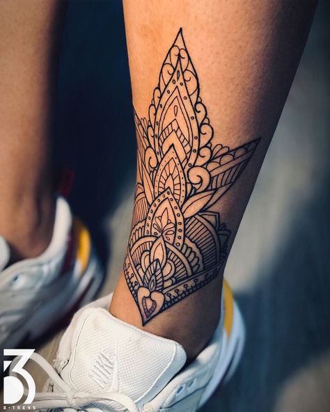 Mandala Lines, Mandala Foot Tattoo, Maori Tattoo Frau, Calf Tattoos For Women, Lower Leg Tattoos, Shin Tattoo, Simple Tattoos For Guys, Hip Tattoos Women, Leg Tattoos Women