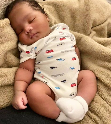 Image may contain: 1 person, sleeping, baby and closeup Chunky Babies, Cute Mixed Babies, Cute Black Babies, Beautiful Black Babies, Foto Baby, Mixed Babies, Reborn Babies