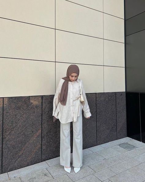 Minimalist Hijab Outfit, White Hijab Outfit, Clean Outfit, Hijabi Styles, Hijabi Fits, Muslimah Outfit, Modesty Outfits, Modest Fashion Hijab, Muslim Outfits Casual