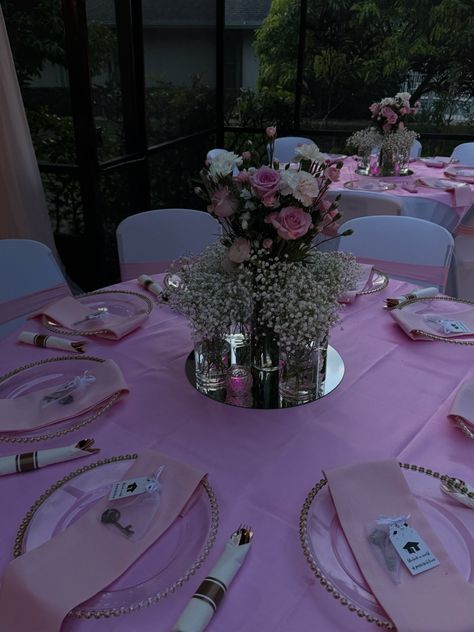 Pink Graduation Party Aesthetic Decor All Pink Graduation Party, Graduation Party Ideas Pink And Gold, Pink Open House Graduation, Party Aesthetic Decor, Grad Party Pink, Pink Graduation Party Decorations, Graduation Party Aesthetic, Graduation Party Ideas Food, Grad Party Aesthetic