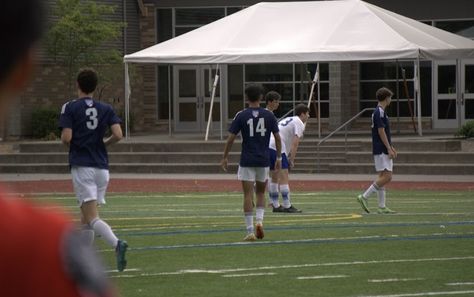 Guy Playing Soccer, Fake Pic, Playing Soccer, Soccer Practice, Soccer Boys, Aesthetic Boy, Football Boys, Fake Pictures, Soccer Pictures