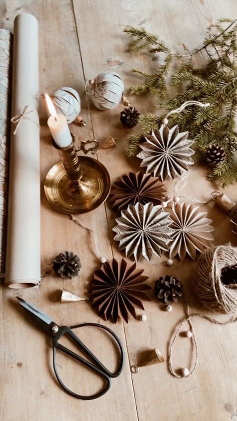 ★ｅｍｍａ ｓｕｎｄｓｔｒÖｍ ★ (@lapptussan) • Instagram photos and videos Til Og Fra Kort Jul Diy, Jul Dekoration Inspiration, Vika Papper Jul, Crafts By Season, Scandinavian Christmas Decorations, Fun Christmas Decorations, Christmas Paper Crafts, Xmas Diy, Clay Ornaments