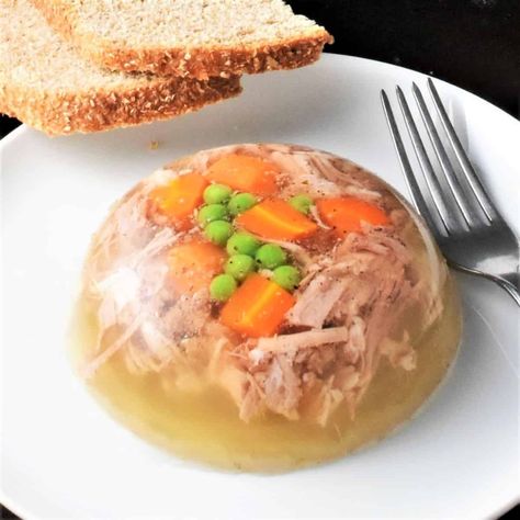 Polish Meat Jelly (Galaretka z Nόżek) Aspic Recipe, Polish Sausage Recipes, Pork Chili Recipe, African Stew, Polish Chicken, Jelly Sandwich, Popular Appetizers, Polish Christmas, Tender Meat