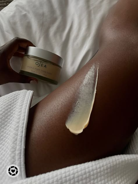 Body Butter Black Women, Black Woman Skincare Aesthetic, Body Skin Care Aesthetic, Black Skincare Aesthetic, Body Care Products Aesthetic, Black Skin Aesthetic, African Bodycare, Body Cream Aesthetic, Dark Skin Aesthetic