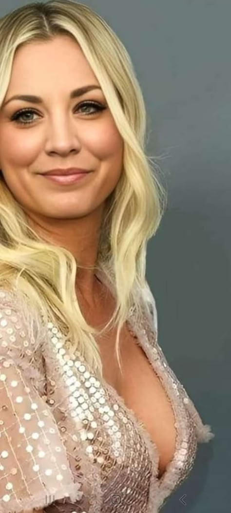 Kailey Cuoco, Kaley Cuoco Hair, Kaley Cuoco Body, Matt Dixon, Motorola Wallpapers, Kayley Cuoco, Kaley Couco, Holographic Hair, Kaley Cuoco Short Hair