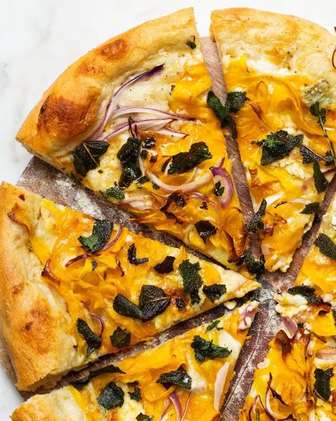 Butternut Squash Pizza with Crispy Sage & Hot Honey - Justine Doiron Butternut Squash Flatbread, Fall Pizza Recipes, Butternut Squash Dinner, Fall Pizza, Butternut Squash Pizza, Squash Pizza, Best Pizza Dough, Pizza Recipes Easy, Butternut Squash Recipes