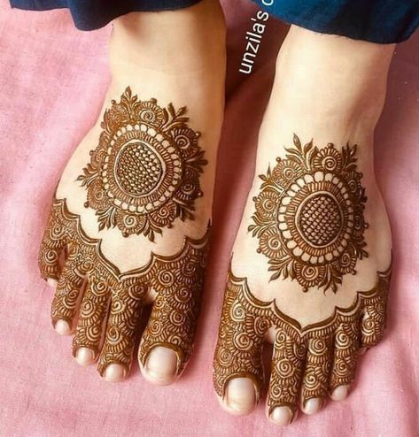 Sweet Person, Foot Henna, Legs Mehndi Design, Mehndi Designs Bridal Hands, Mehndi Designs For Kids, Very Simple Mehndi Designs, Simple Mehndi Designs Fingers, Full Mehndi Designs, Henna Tattoo Designs Simple