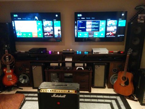 Two-tv gaming setup. Originally linked from reddit thread: https://www.reddit.com/r/xboxone/comments/3lr6kl/anyone_setup_2_tvs_with_2_xboxes_in_your_living/ 2 Tv Gaming Setup, Dual Tv Setup Game Rooms, Double Tv Game Room, Double Tv Setup Living Room, 2 Tvs In Living Room, 2 Tvs In Bedroom, 2 Tv Setup Room Ideas, Multiple Tv Wall, Two Tvs In One Room Ideas