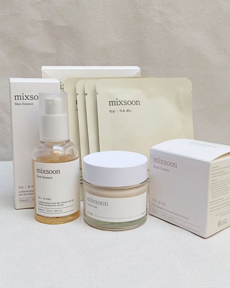 Mixsoon Products photography 📸 🌟 Mixsoon Bean Essence 🌟 Mixsoon Bean Cream 🌟 Mixsoon Soy milk pads Loving these products so much ❤️ Bean Essence is favourite nowadays 😍 Swipe to see amazing shots next 👉 Your love is appreciated 😘 show some love 😘 It means alot to me ❤️ @mixsoon_usa @mixsoon_official @mixsoon_intl #mixsoon #beanessence #beancream #soymilkpad #vegansnail #happysnail #fermentedbean #koreanbeauty #kbeauty #koreanskincare #koreanproducts #pr #gifted #photography #productsp... Mixsoon Skincare, Skincare Recommendations, Skincare Korean, Skin Korean, Skincare Products Photography, Skin Care Toner Products, Skincare Inspiration, Products Photography, Makeup Is Life